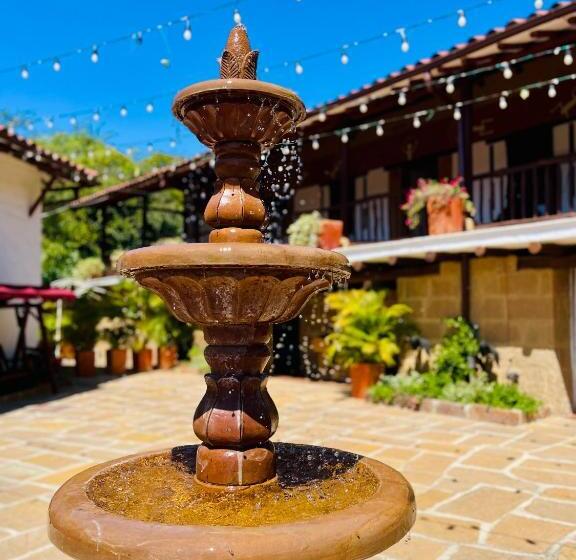 هتل Hicasua Y Centro De Convenciones