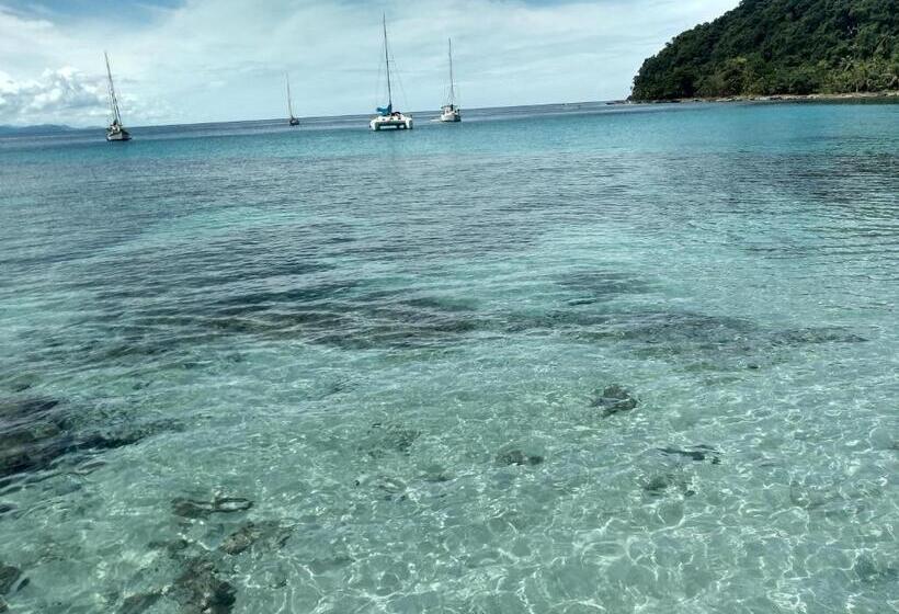 هتل Hostal Capurgana