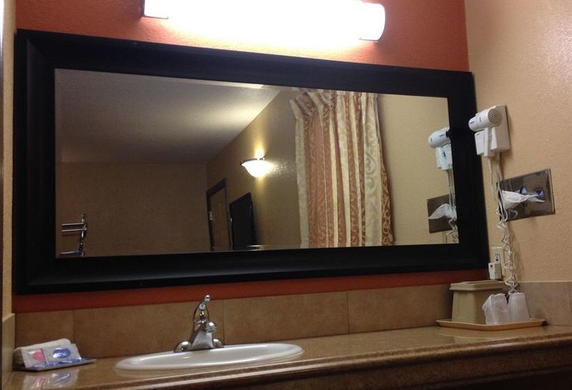 فندق على الطريق Economy Express Inn