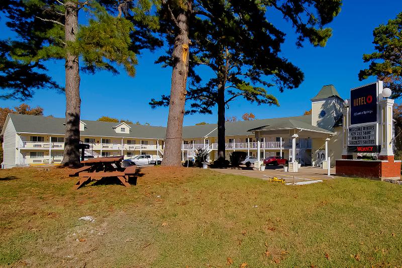 فندق على الطريق O Eureka Springs  Christ Of Ozark Area