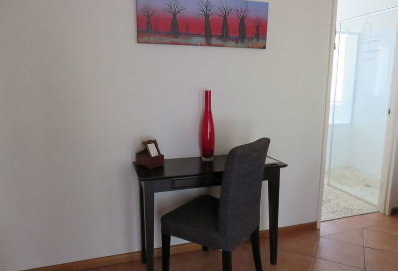 Ochre Moon B&b