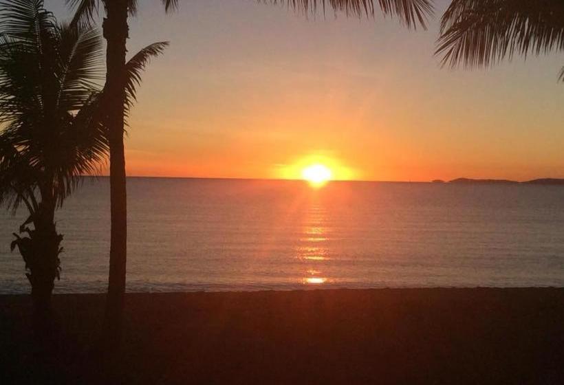 Emthree Seaside Apartments