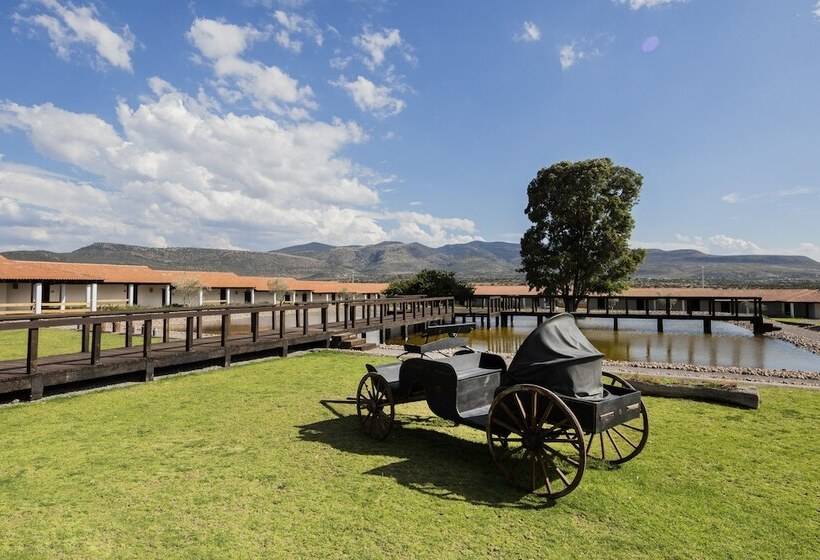 هتل Hacienda Los Picachos Spa & Pádel