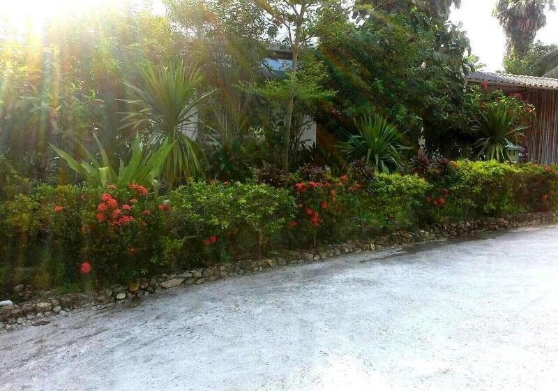 هتل Krisada Beach Resort
