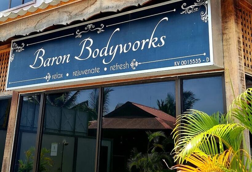 هتل Langgura Baron Resort