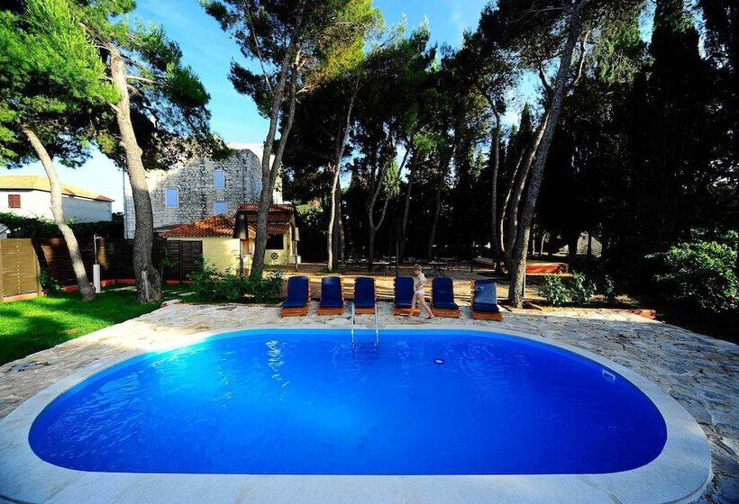 بنسيون Villa Skula