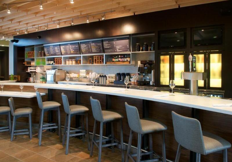 בית מלון כפרי Courtyard By Marriott Seattle Everett Downtown