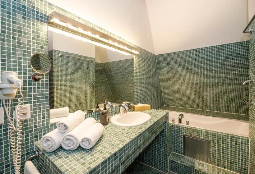 ホテル Dvůr Pecínov