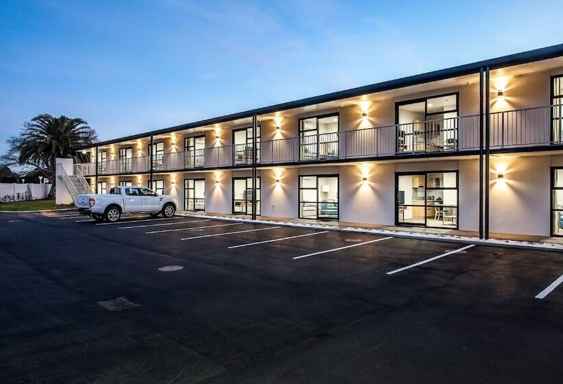 מוטל One88 On Commerce