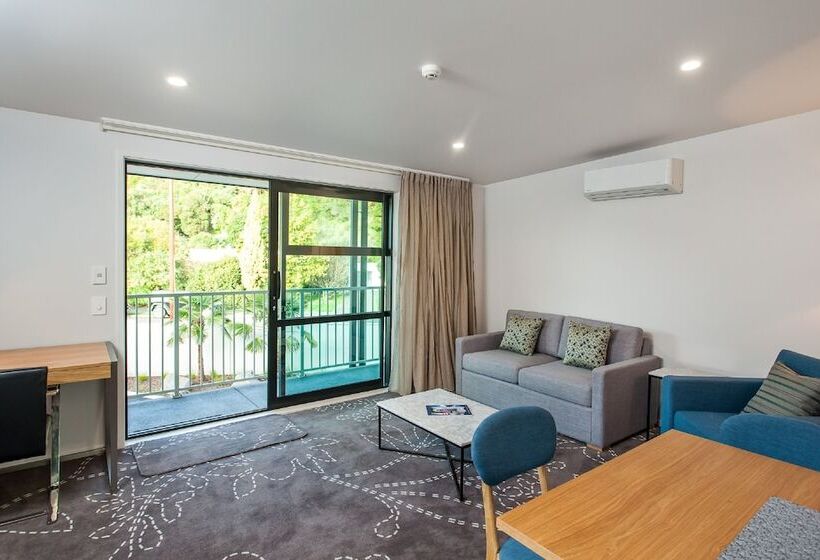 מוטל One88 On Commerce