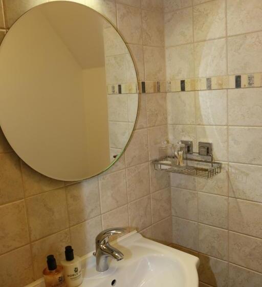 بنسيون The Waves