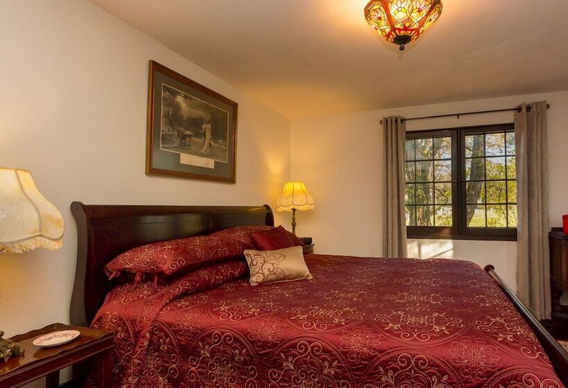 Castle On Glen   3 Bedroom Home