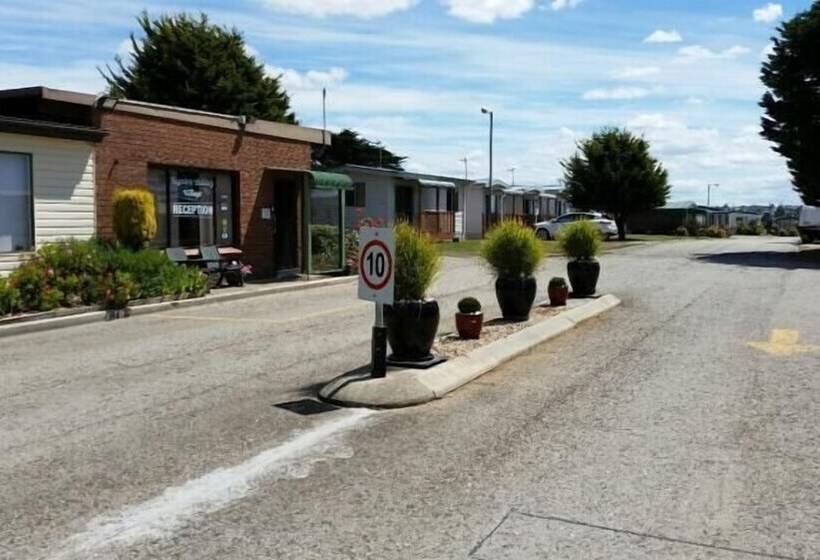 هتل Bay View Holiday Village