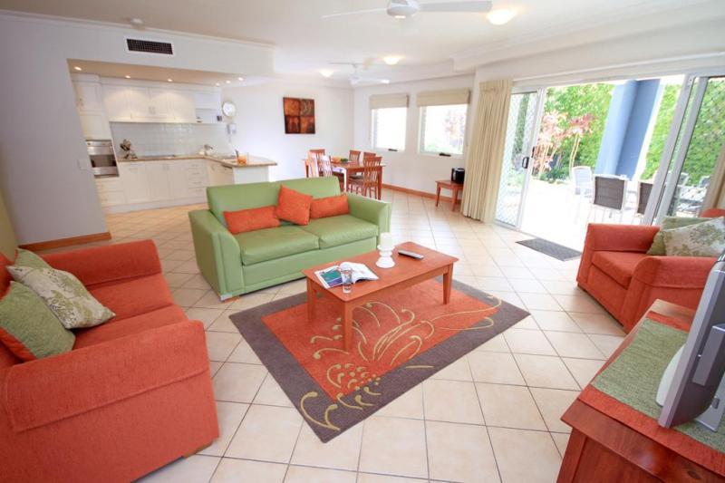 ホテル Coolum Seaside Apartments