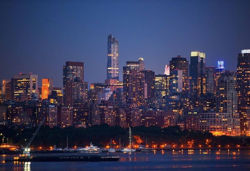 فندق Courtyard By Marriott Edgewater Nyc Area