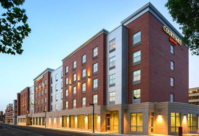 فندق Courtyard By Marriott Edgewater Nyc Area