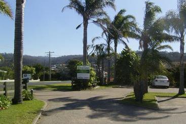 Fotos del hotel Fronds Holiday Apartments:  3