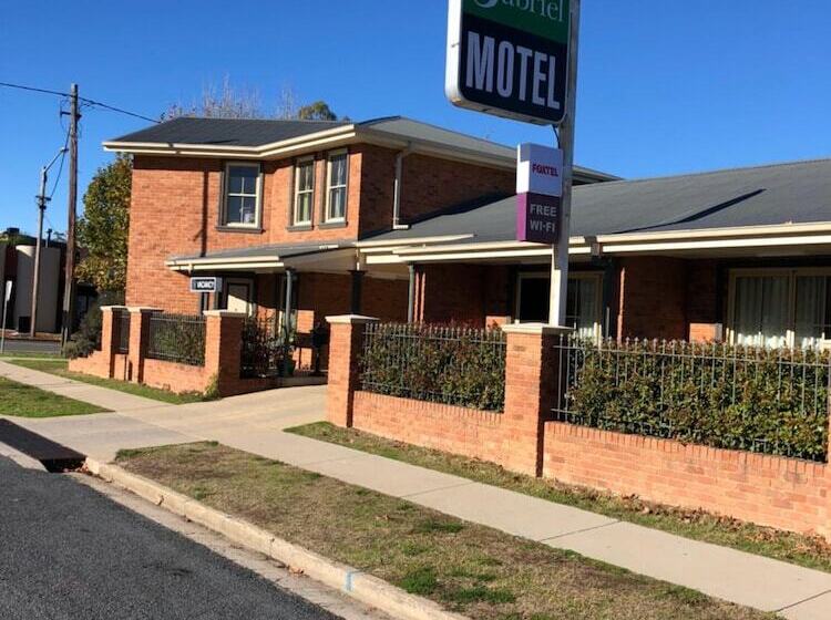 Отель Gundagai Gabriel Motor Inn