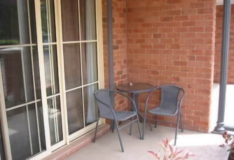 Отель Gundagai Gabriel Motor Inn
