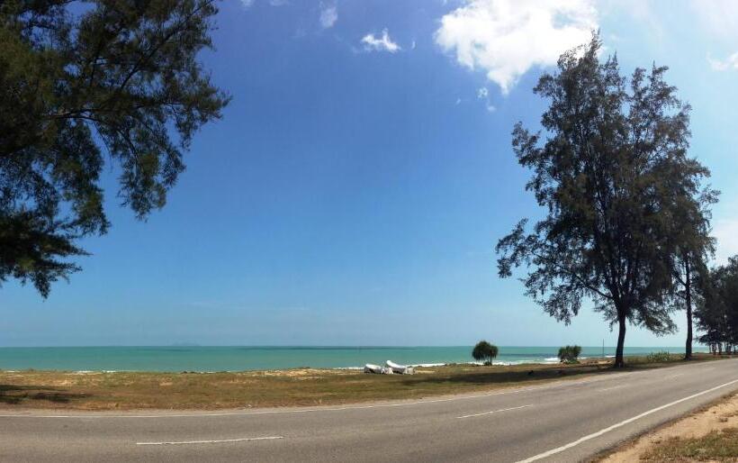 فندق Semarak Beach Inn