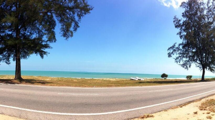فندق Semarak Beach Inn