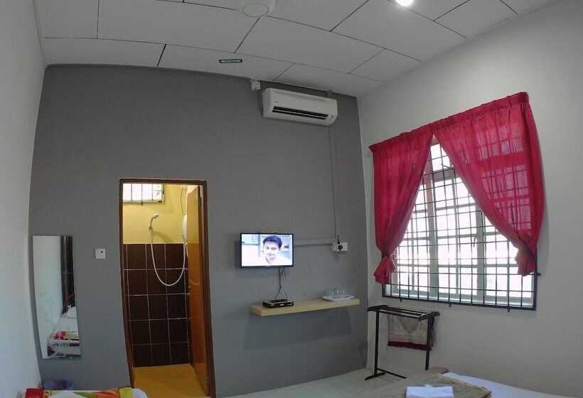 فندق Semarak Beach Inn
