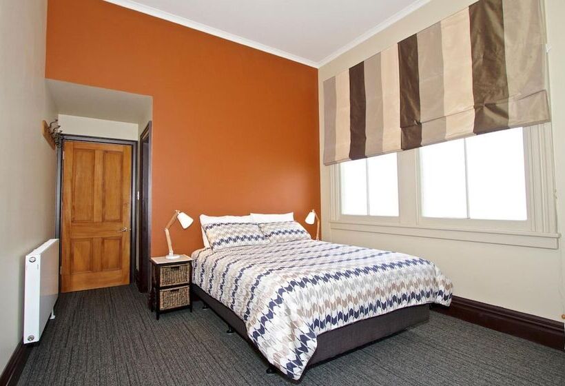 בית מלון כפרי Station Lodge