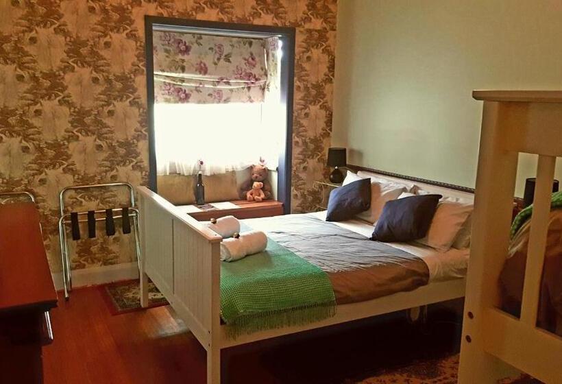 فندق The Bears Went Over The Mountain