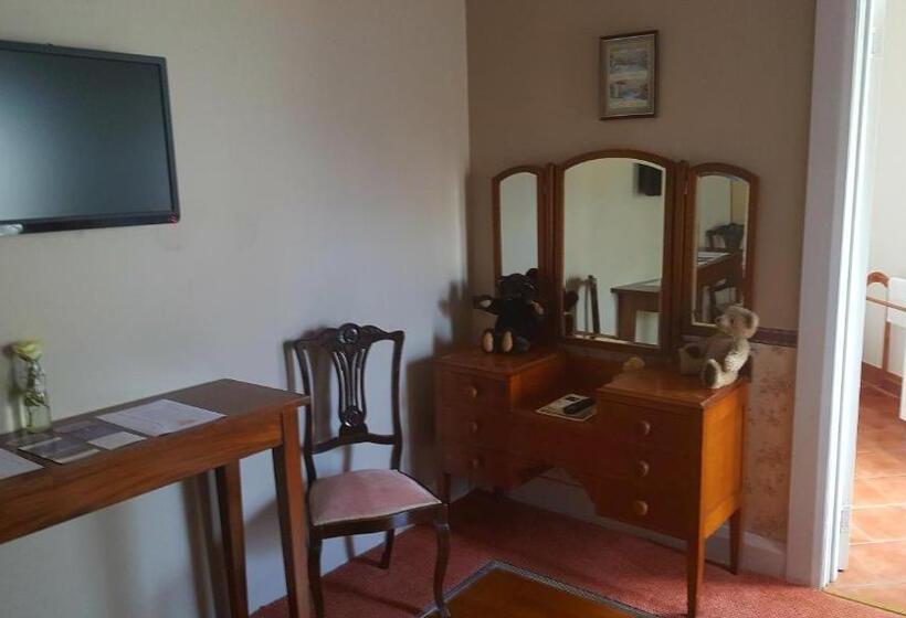 فندق The Bears Went Over The Mountain