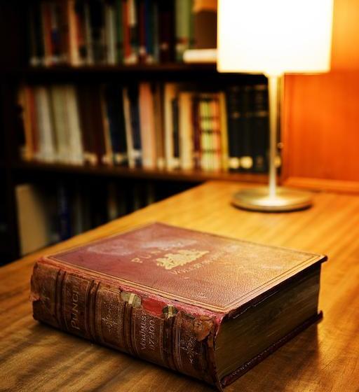 هتل Anu  University House