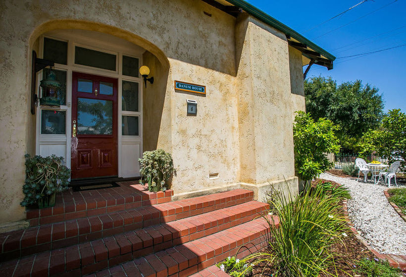 פנסיון Danum House Bed & Breakfast