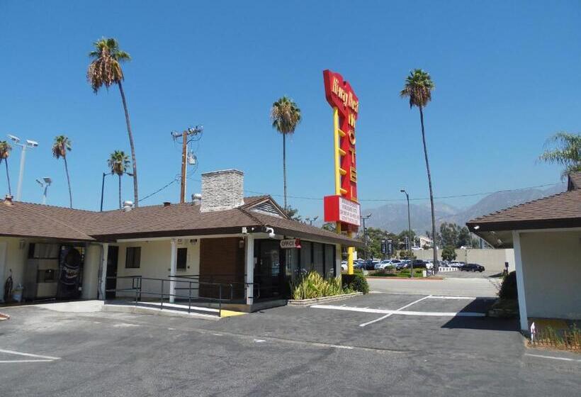 Hi Way Host Motel