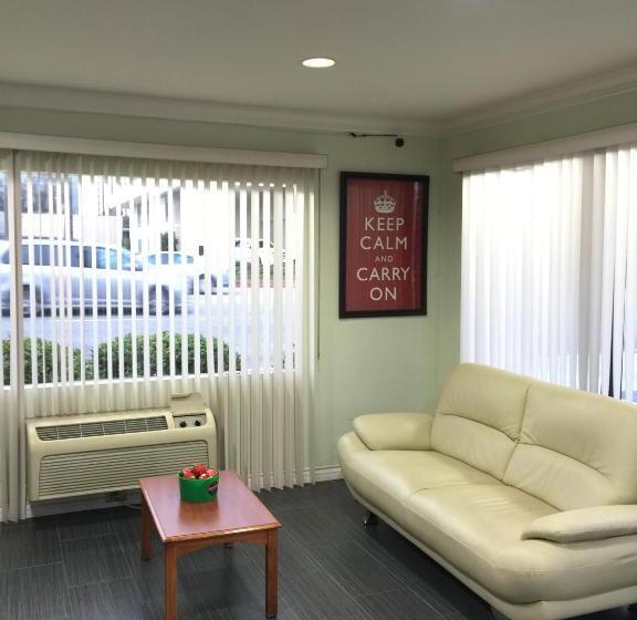 Hi Way Host Motel