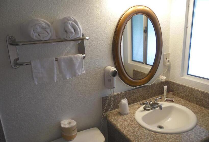 Hi Way Host Motel