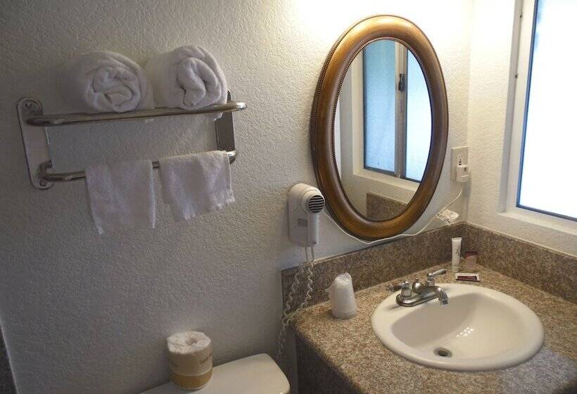 Hi Way Host Motel