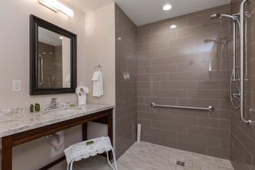 هتل Best Western Plus Chestermere