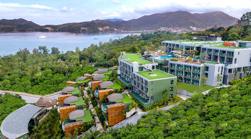 هتل Crest Resort & Pool Villas   Sha Extra Plus