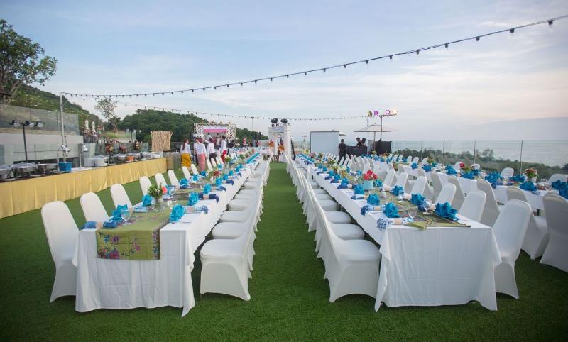 هتل Crest Resort & Pool Villas   Sha Extra Plus