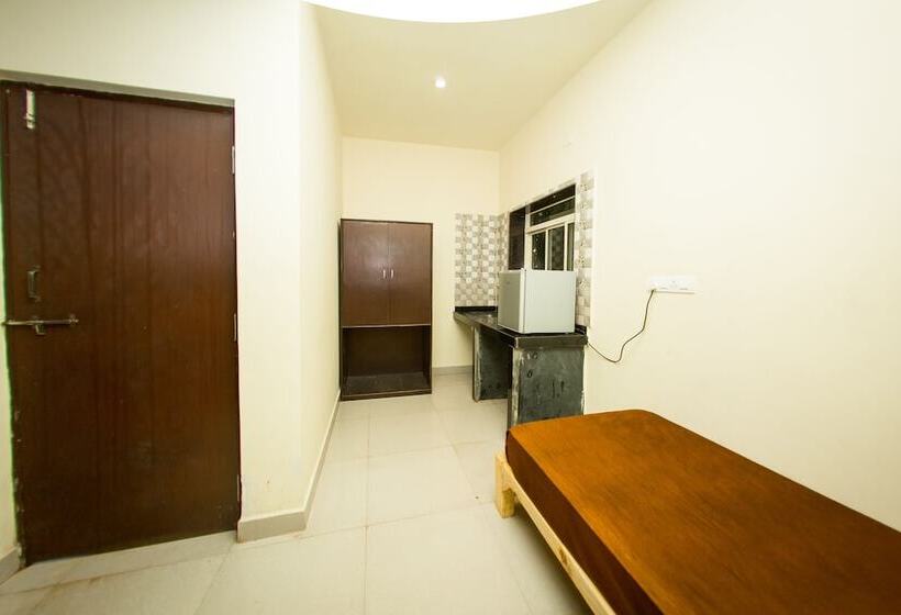 فندق Madhu's Inn