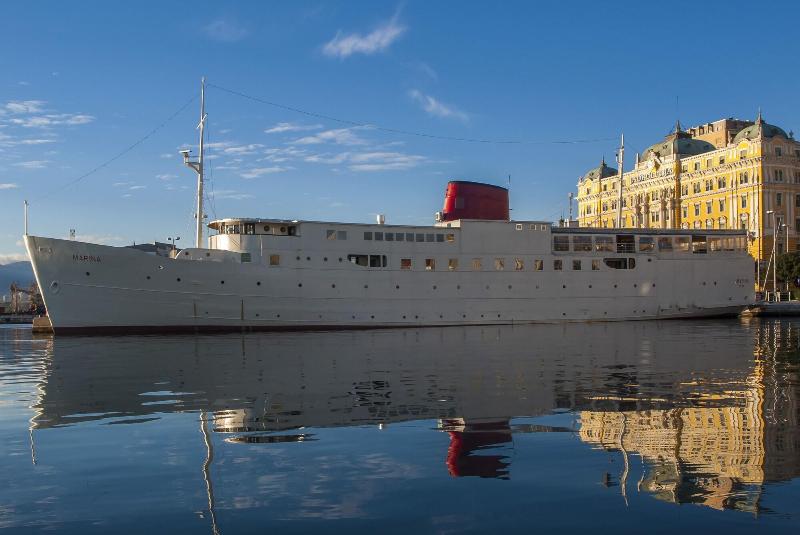 هاستل Botel Marina
