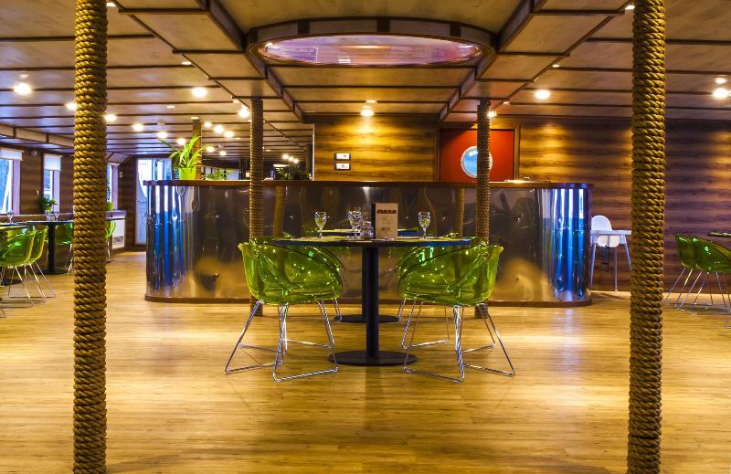 هاستل Botel Marina