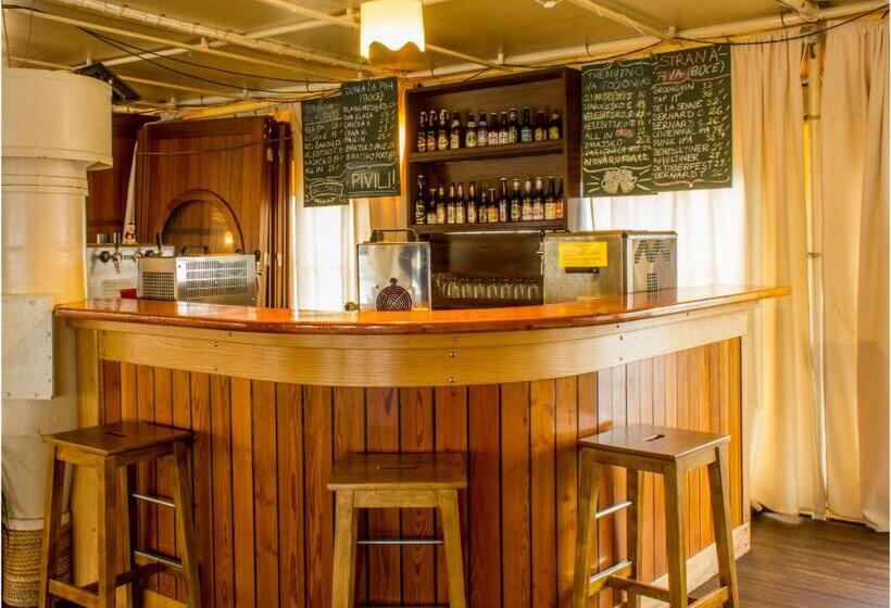 هاستل Botel Marina