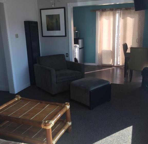 Dolphin Cove Motel