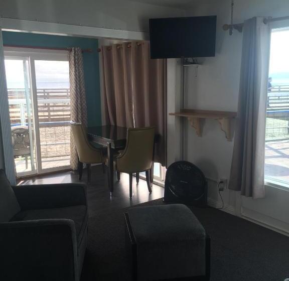 Dolphin Cove Motel