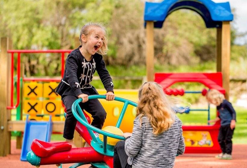 בית מלון כפרי Big4 Middleton Beach Holiday Park