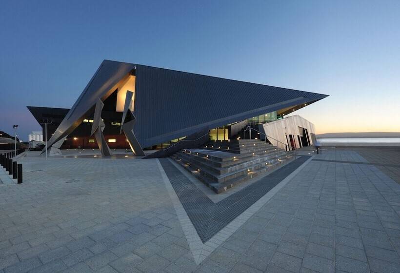 בית מלון כפרי Big4 Middleton Beach Holiday Park