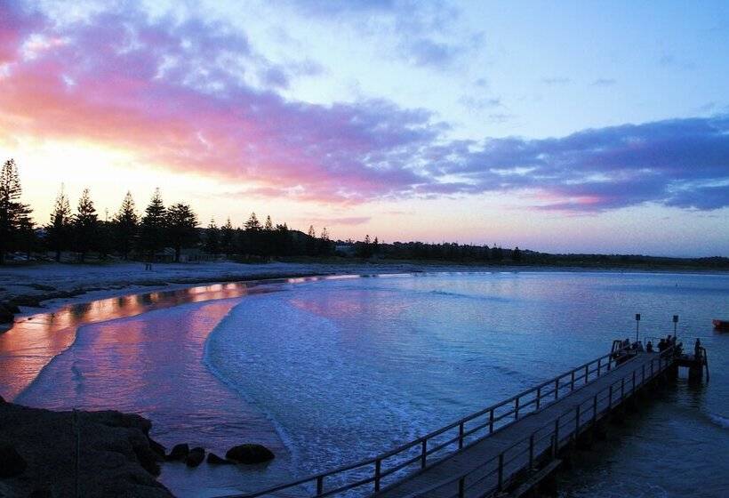 בית מלון כפרי Big4 Middleton Beach Holiday Park