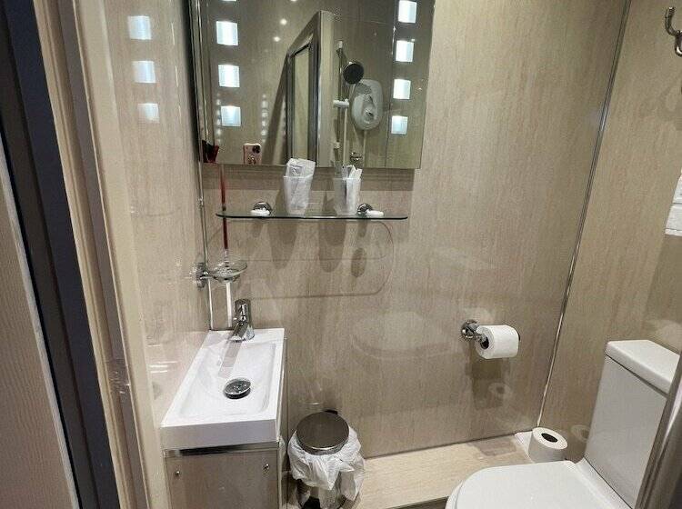 فندق Links Lets Room Only
