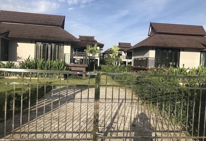 هتل The Hip Resort @ Khao Lak