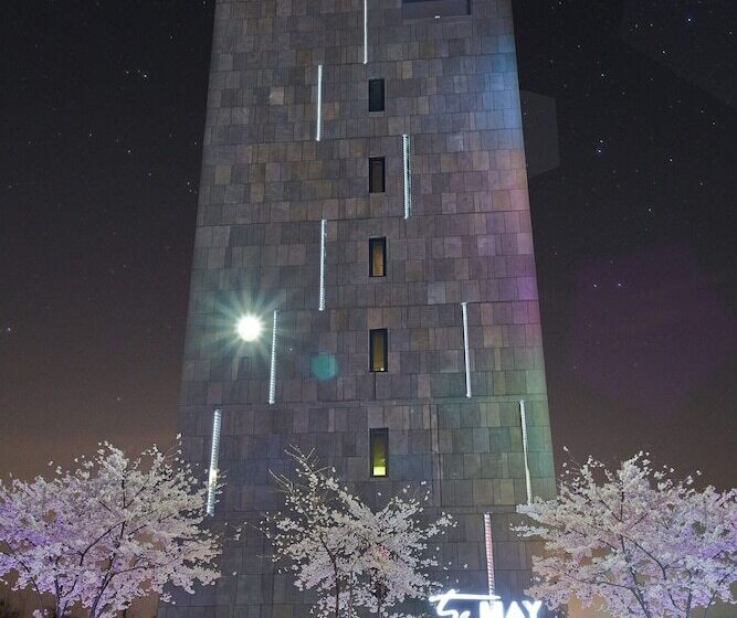 בית מלון כפרי The May